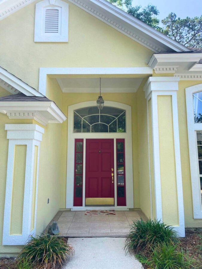 Finished stucco front entry of a yellow Jacksonville home after stucco painting