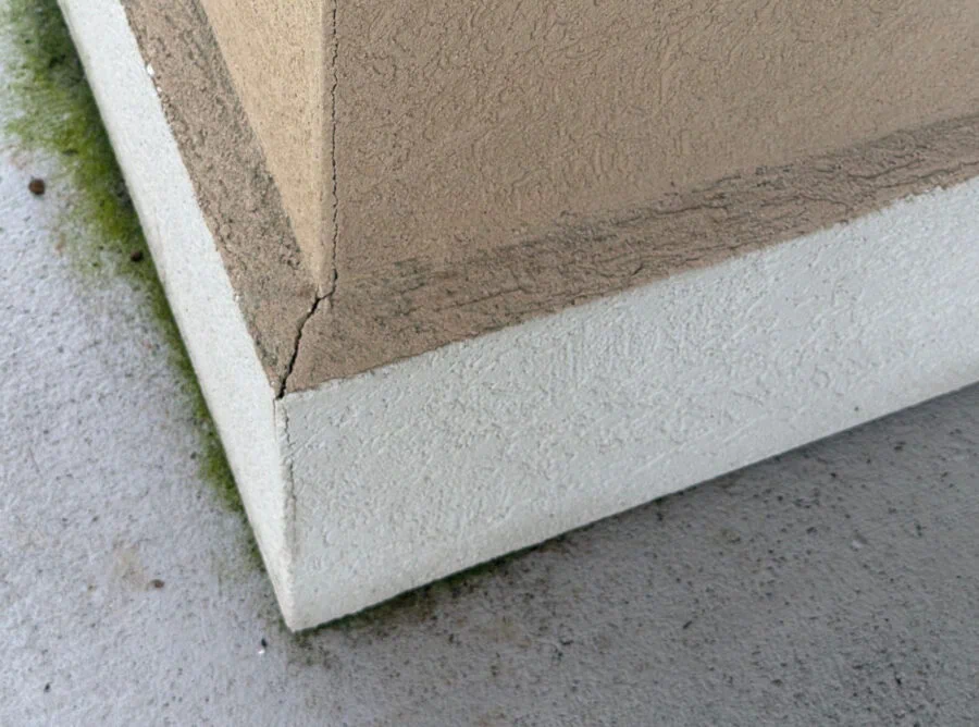 up close of stucco crack on column of a home